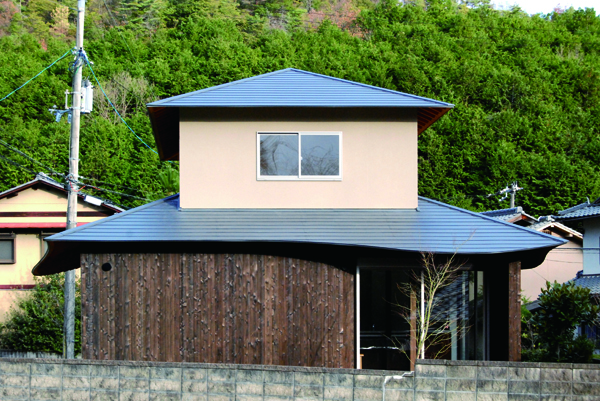 4曲屋根の家