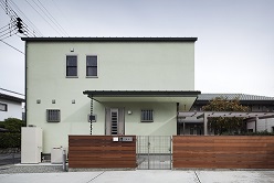 大屋根の家