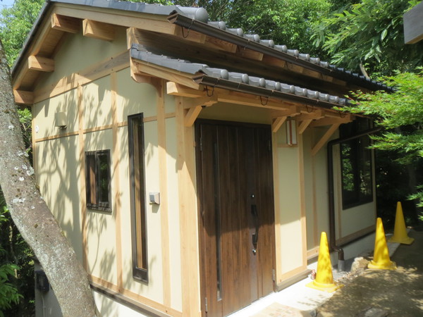 自然を感じることが出来る庫裏（神社内施設）