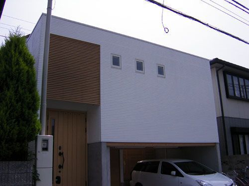 スキップフロアと中庭のある家