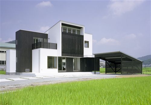 黒と白の調和する家